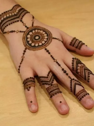 Chained Ring Arabic Mehndi