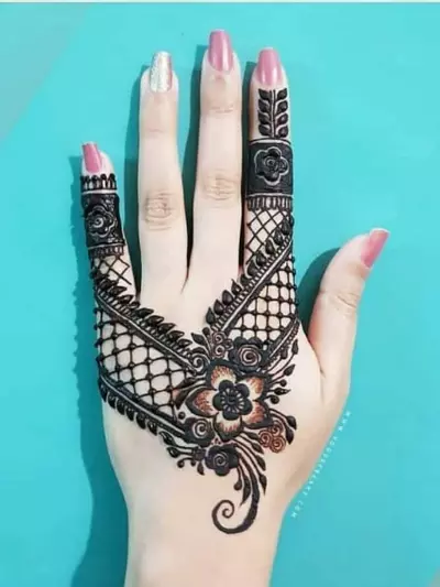 Half-Hand Arabic Mehndi  Design