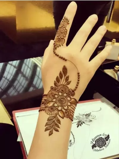 Index Finger Bel Mehndi  Design