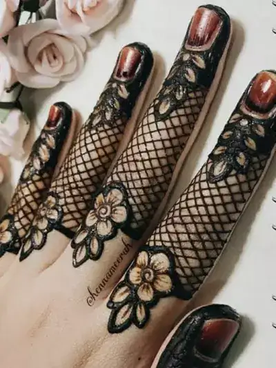 Jaal on fingers Arabic Mehndi Design