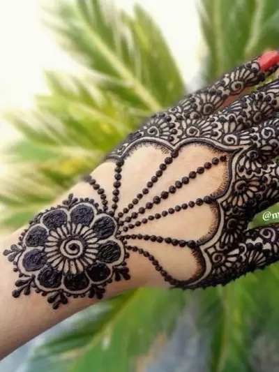 Reverse Chakra Arabic Mehndi Design