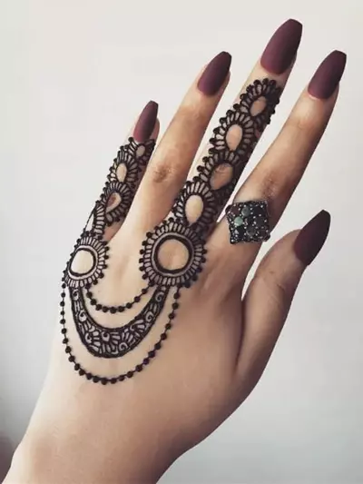 Ring Like Double Loop Mehndi Design