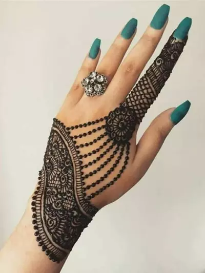 Rounded Flowers Arabic Mehndi Design