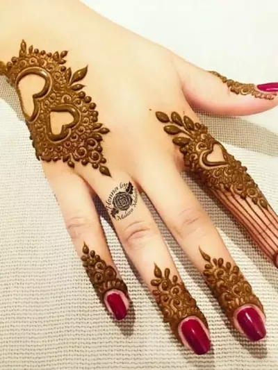 Small Heart Arabic Mehndi Design