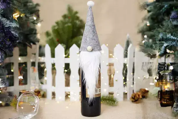 21 Unique Ideas for Christmas Decorations Outside of house 17 Wine-tastic Christmas decoration