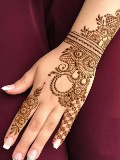 Wrist Band Arabic Mehndi Design