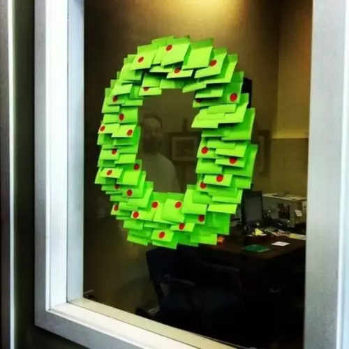 Make a Wreath with Post-it Notes