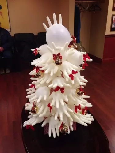 Use Gloves to Make a Christmas Tree