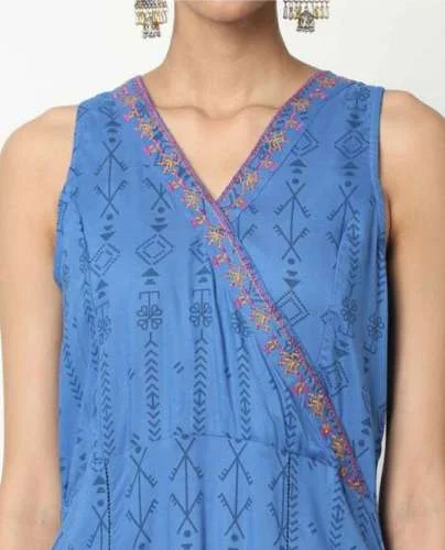 Surplice Neckline and Tie at Back Kurti front