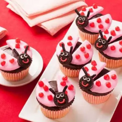 Valentine day Love Bugs Cupcake